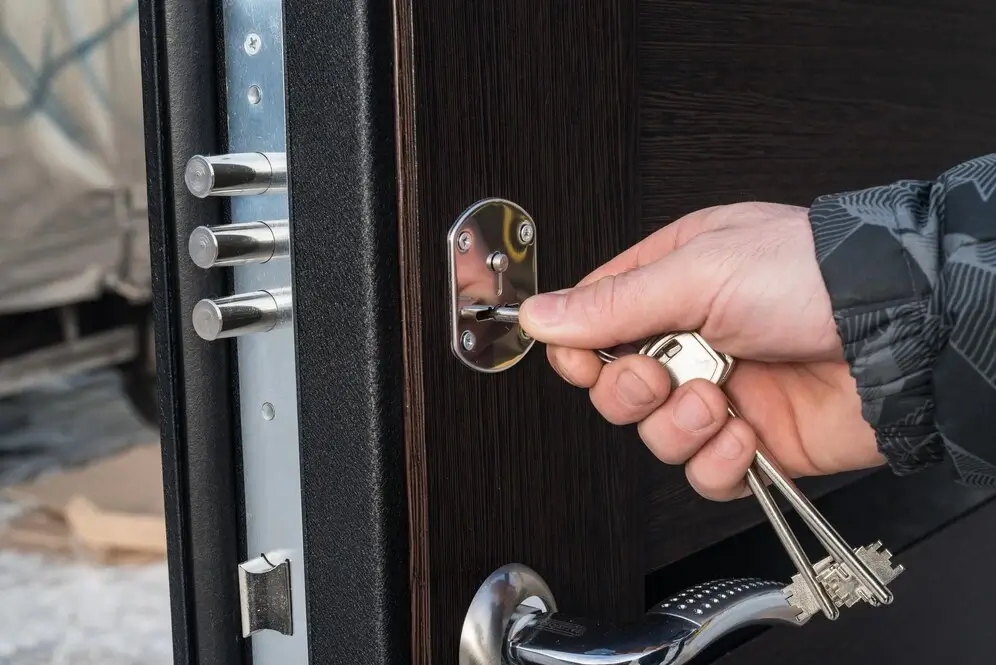 Apertura porta 247